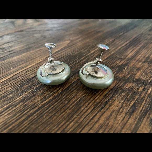 3/$15🥳 vintage screw-back  button earrings - Picture 3 of 8